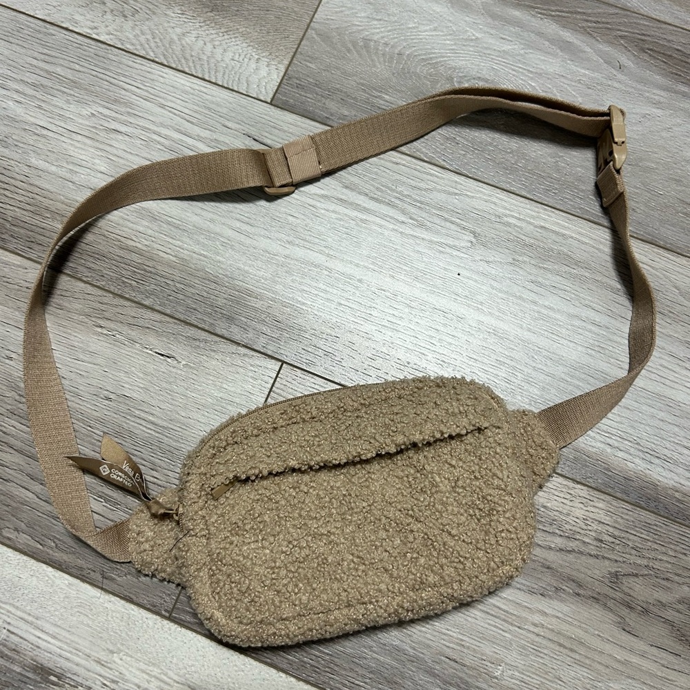 Vera Bradley Sherpa Belt Bag, NWOT